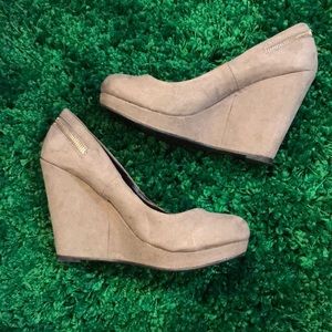 BRAND NEW WEDGE HEELS